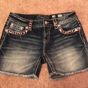 Miss Me Mid-short washed once like new size 28